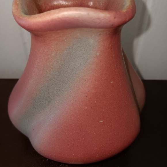Brush McCoy Glo Art Matte Mauve Arts and Crafts 3.5 Inch Vase - Picture 3 of 5